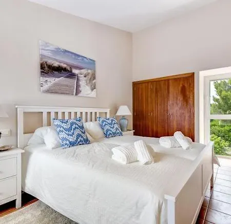 Strandvilla And Ocean In