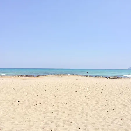 Strandvilla And Ocean In Dom wakacyjny