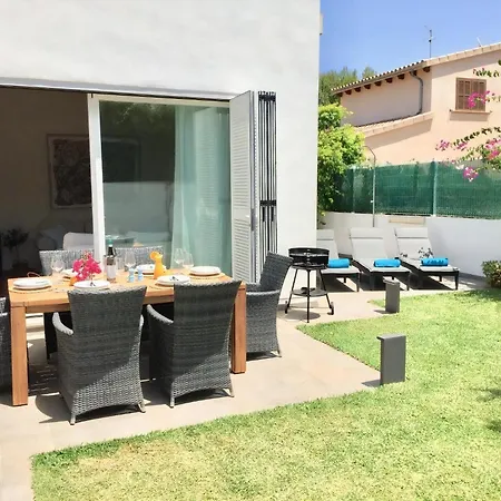 Strandvilla And Ocean In Son Serra de Marina